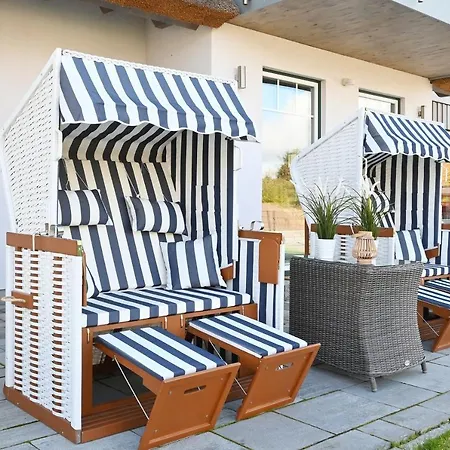 Reethaus Mit Zwei Doppelhaushaelften Fuer 12 Personen Kaept'n Jan * Glowe