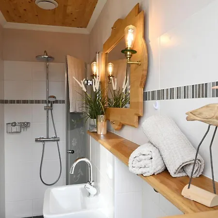 Reethaus Mit Zwei Doppelhaushaelften Fuer 12 Personen Kaept'n Jan *