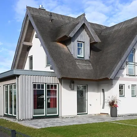 Reethaus Mit Zwei Doppelhaushaelften Fuer 12 Personen Kaept'n Jan