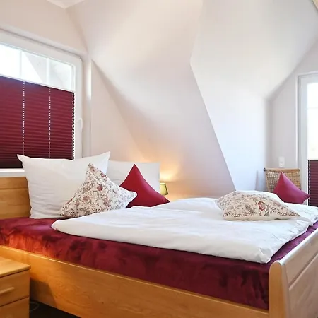 Reethaus Mit Zwei Doppelhaushälften Für 12 Personen Käpt'n Jan Ferienhaus Glowe