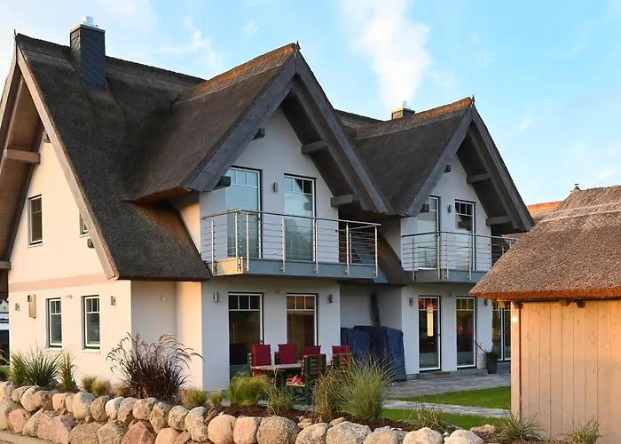 Reethaus Mit Zwei Doppelhaushaelften Fuer 12 Personen Kaept'n Jan