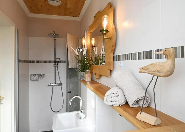 Reethaus Mit Zwei Doppelhaushaelften Fuer 12 Personen Kaept'n Jan *